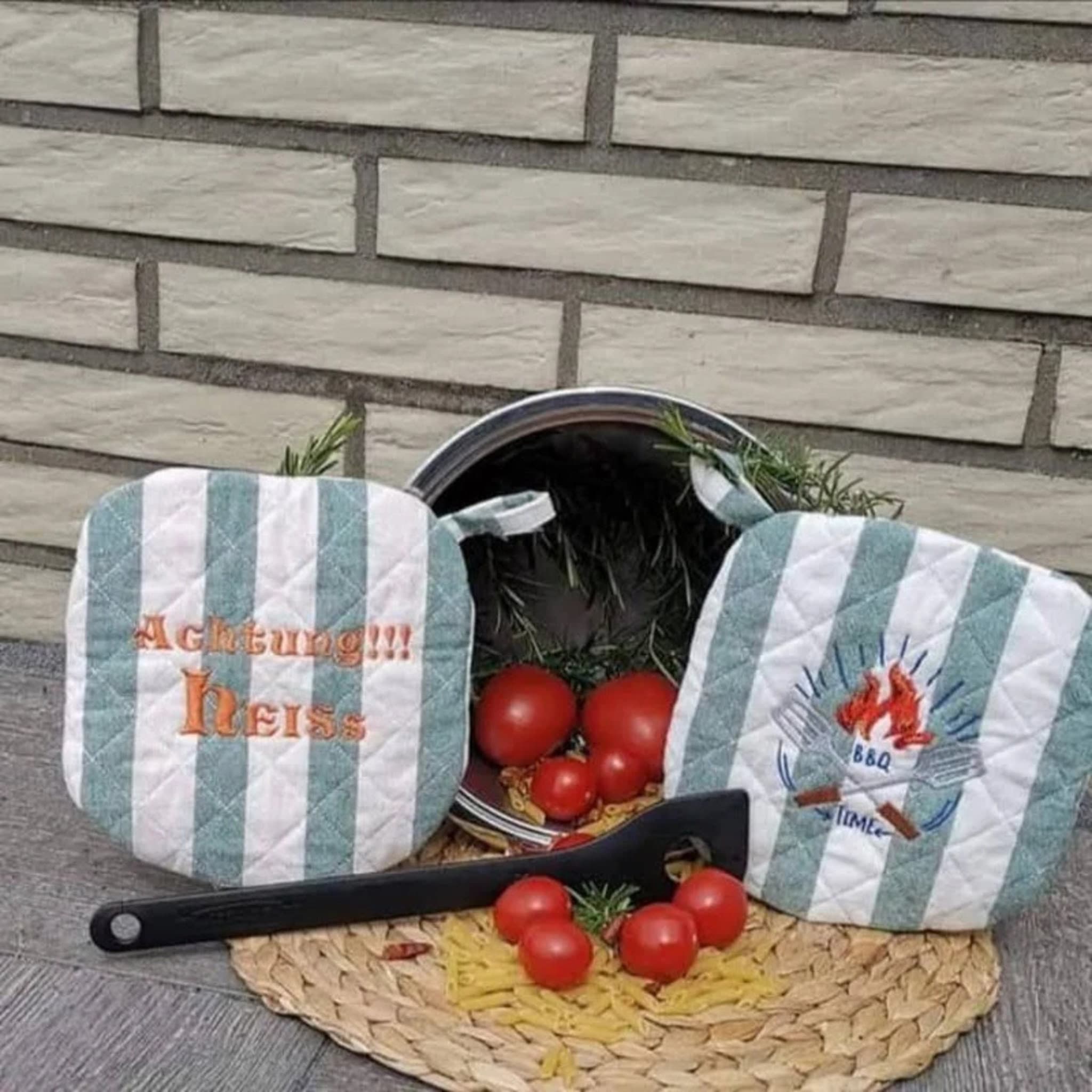ITH Topflappen Stickdatei Blanko - Topfi komplett im Rahmen sticken mit Wendeöffnung, perfekt für Küche und Grillen