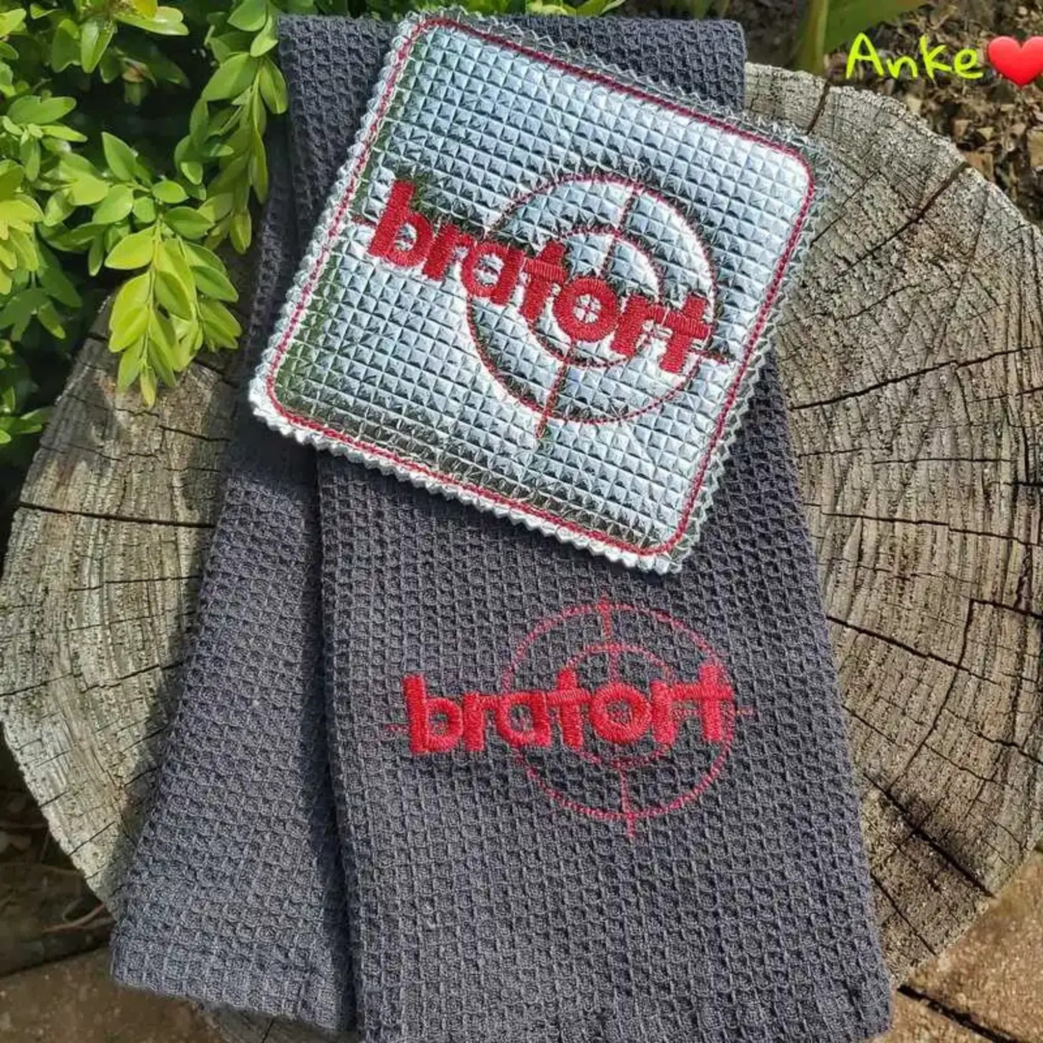 Stickdateien Vatertag – Grill-Motive, Bierwichtel und Sprüche für Papa zum Sticken von stiXXie