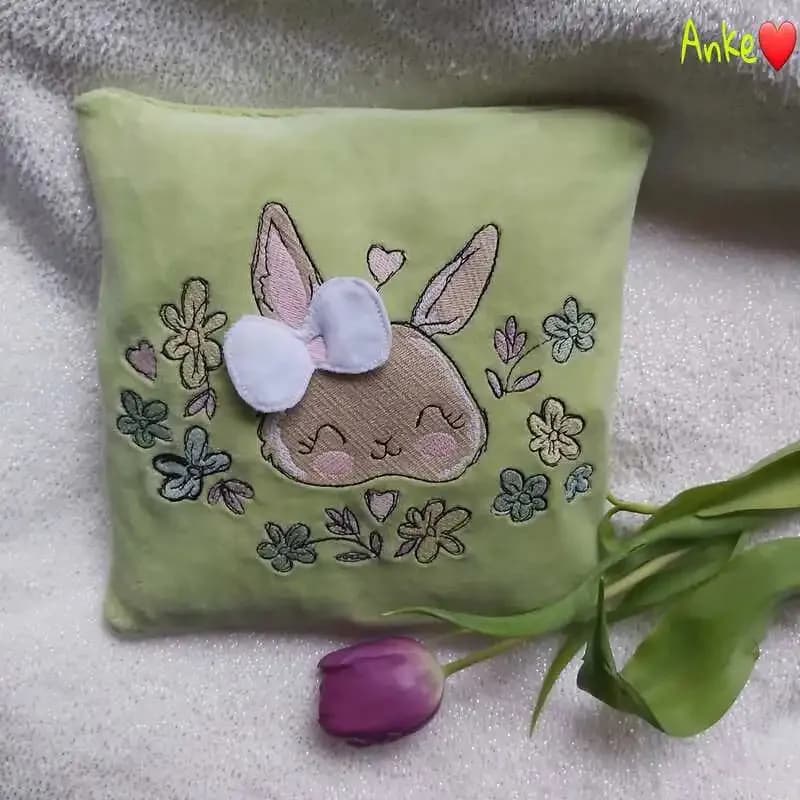 Stickdatei Hase mit Blumen