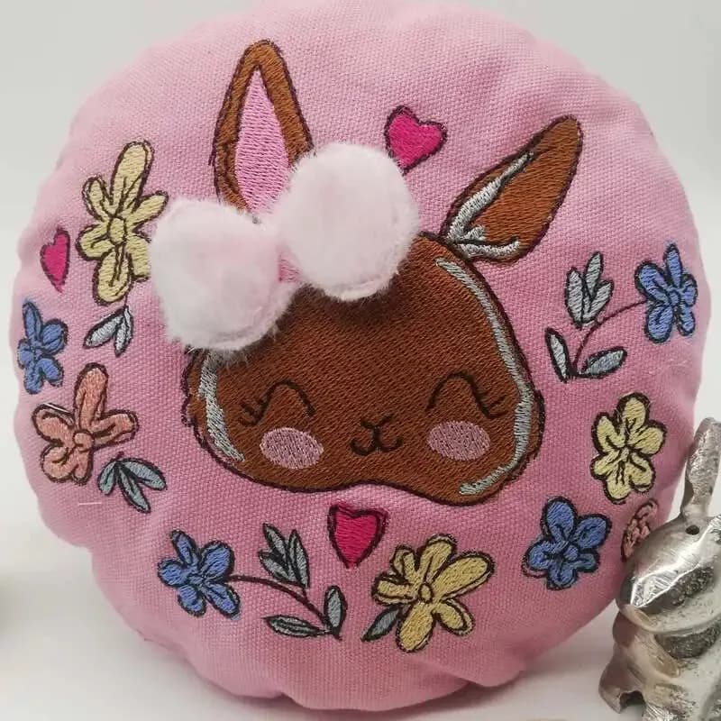 Stickdatei Hase mit Blumen