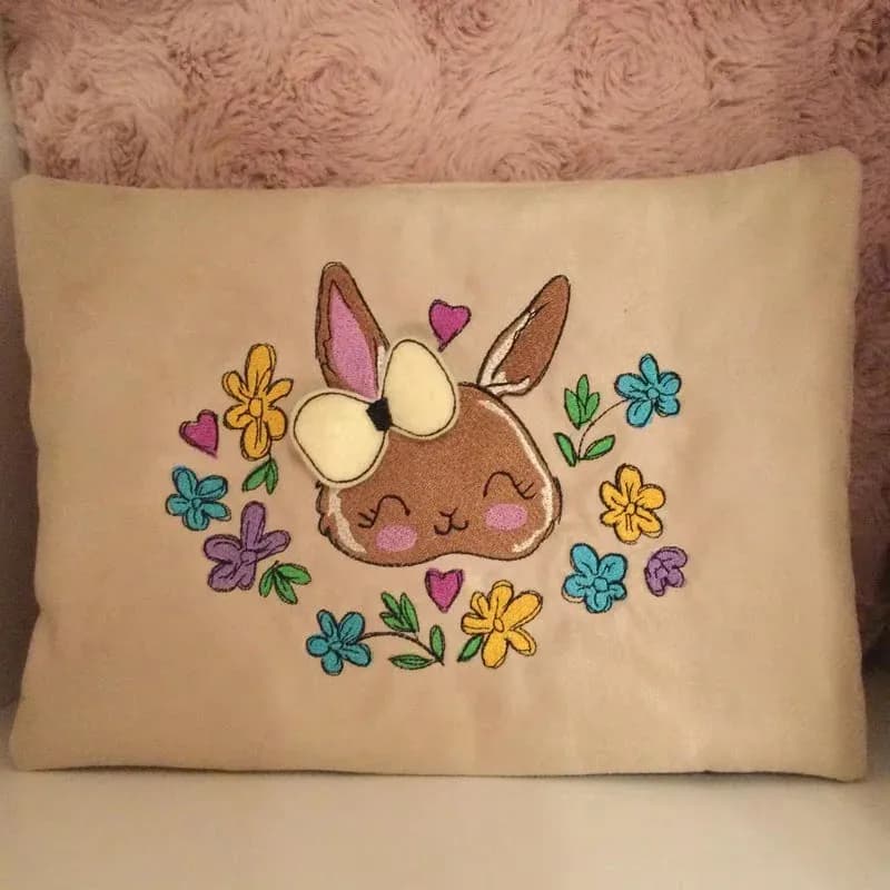 Stickdatei Hase mit Blumen