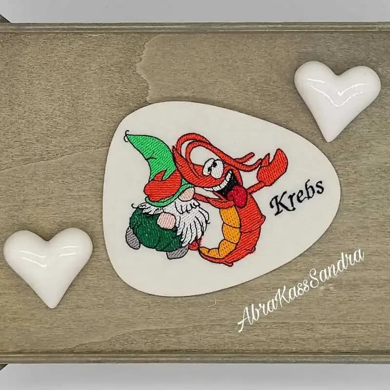 Stickdatei Wichtel Sternzeichen Krebs