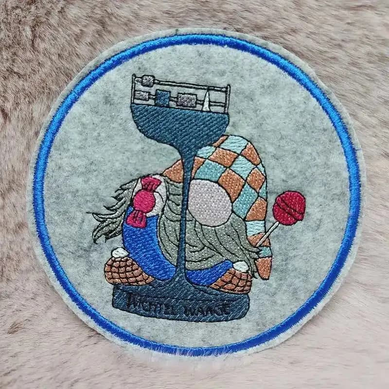 Stickdatei Wichtel Sternzeichen Waage