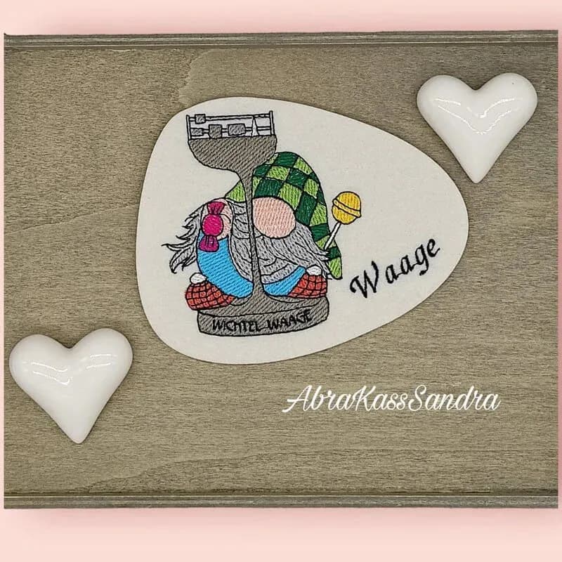 Stickdatei Wichtel Sternzeichen Waage