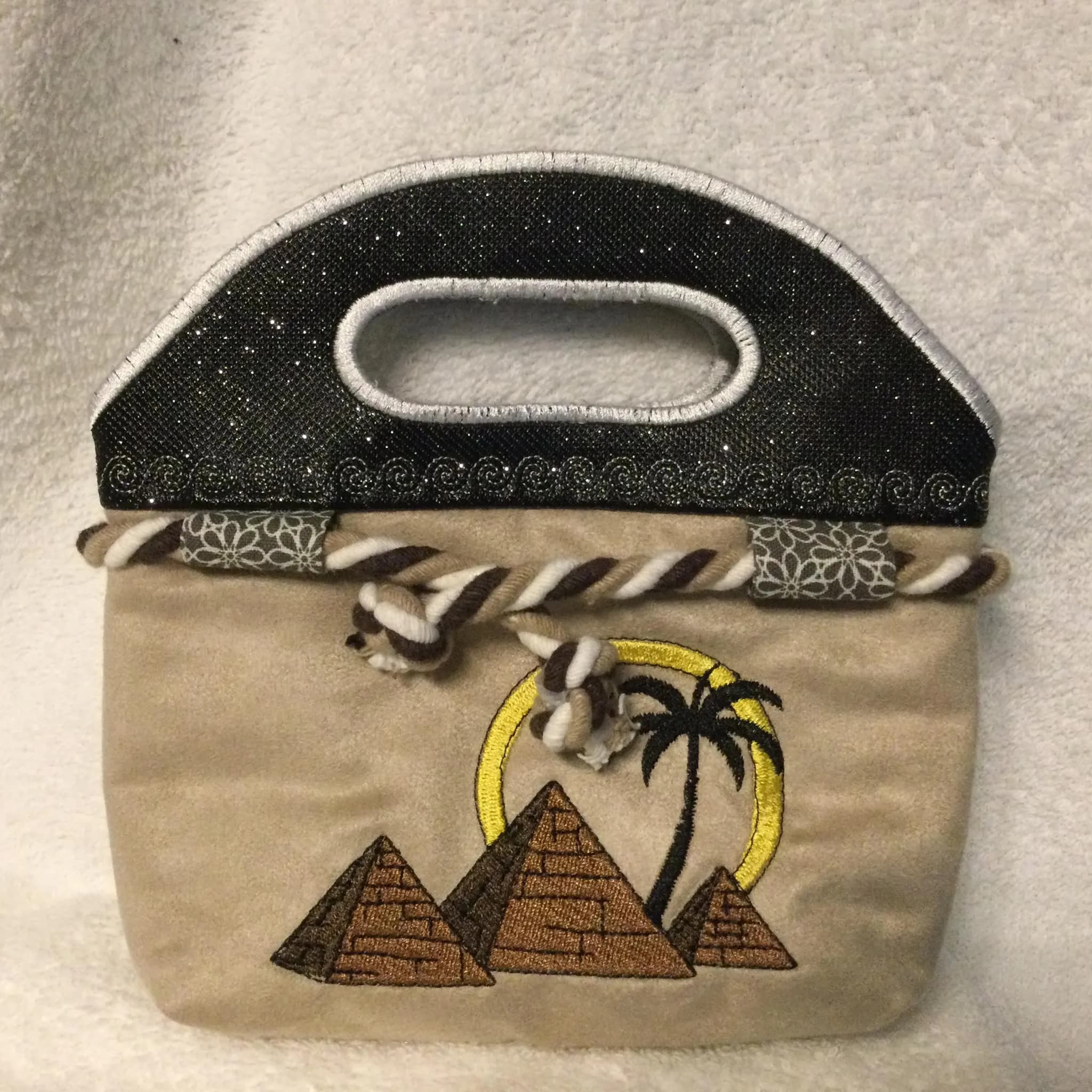 Stickdatei Pyramiden