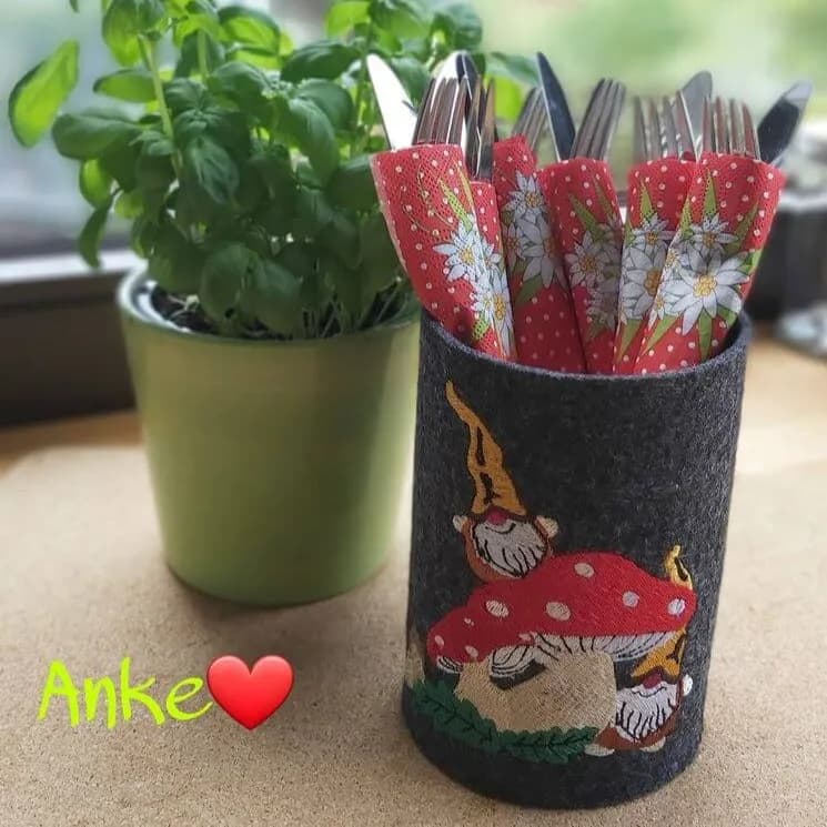 Stickdatei Pilze mit Wichtel