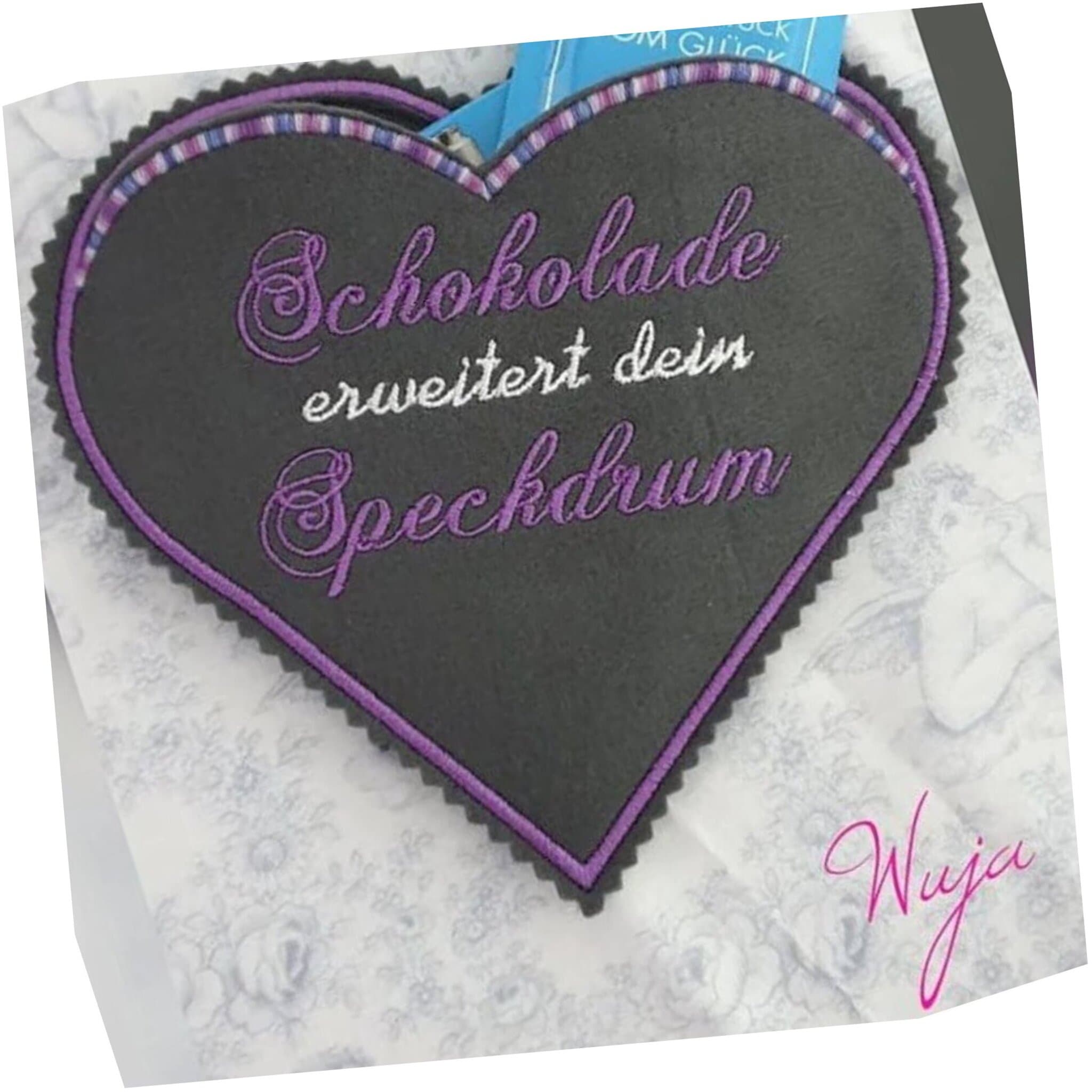 ITH Herzhüllen Stickdatei Blanko für Schokolade, Valentinstag und Geschenke - komplett im Rahmen gestickt in 2 Größen