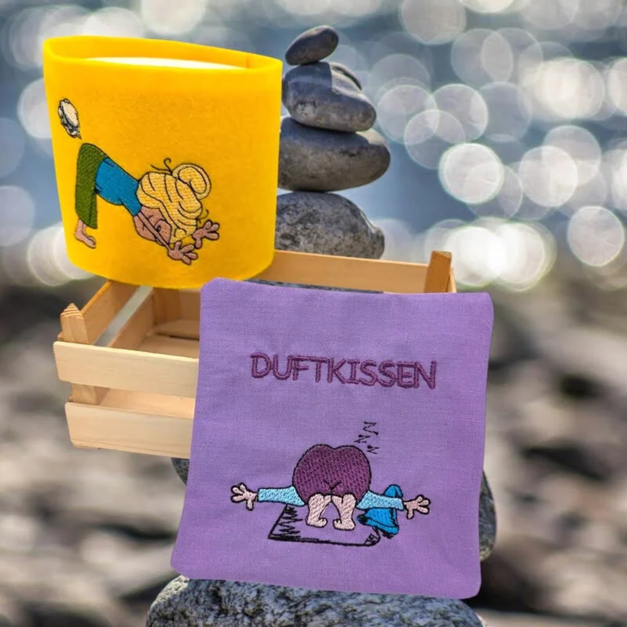 Wichtel Yoga Stickdatei frech - 3 witzige ITH Motive für Sport- und Yoga-Fans - 10x10cm, 13x18cm und Anhänger - Sofort-Download