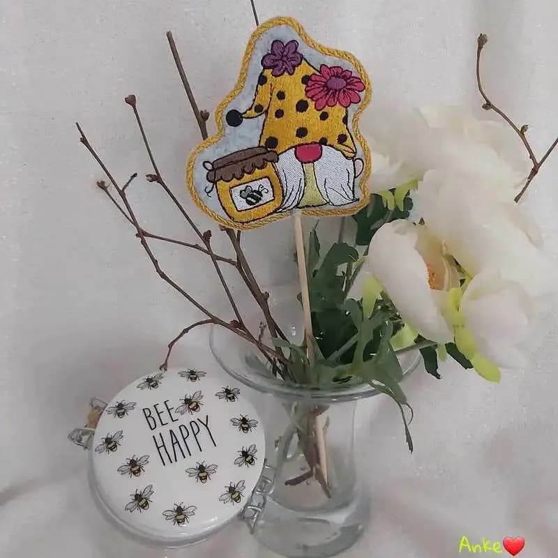 ITH Stickdatei Frühlingswichtel Stabfiguren