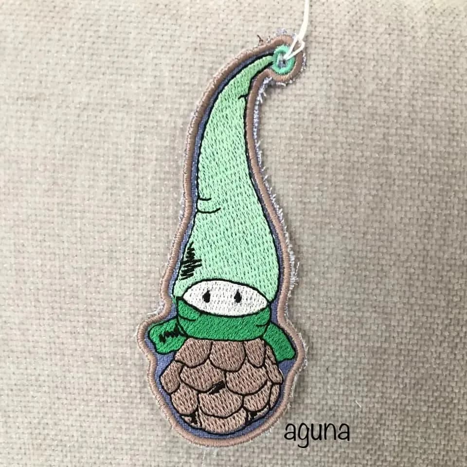 ITH Stickdatei Tannenzapfen Wichtel