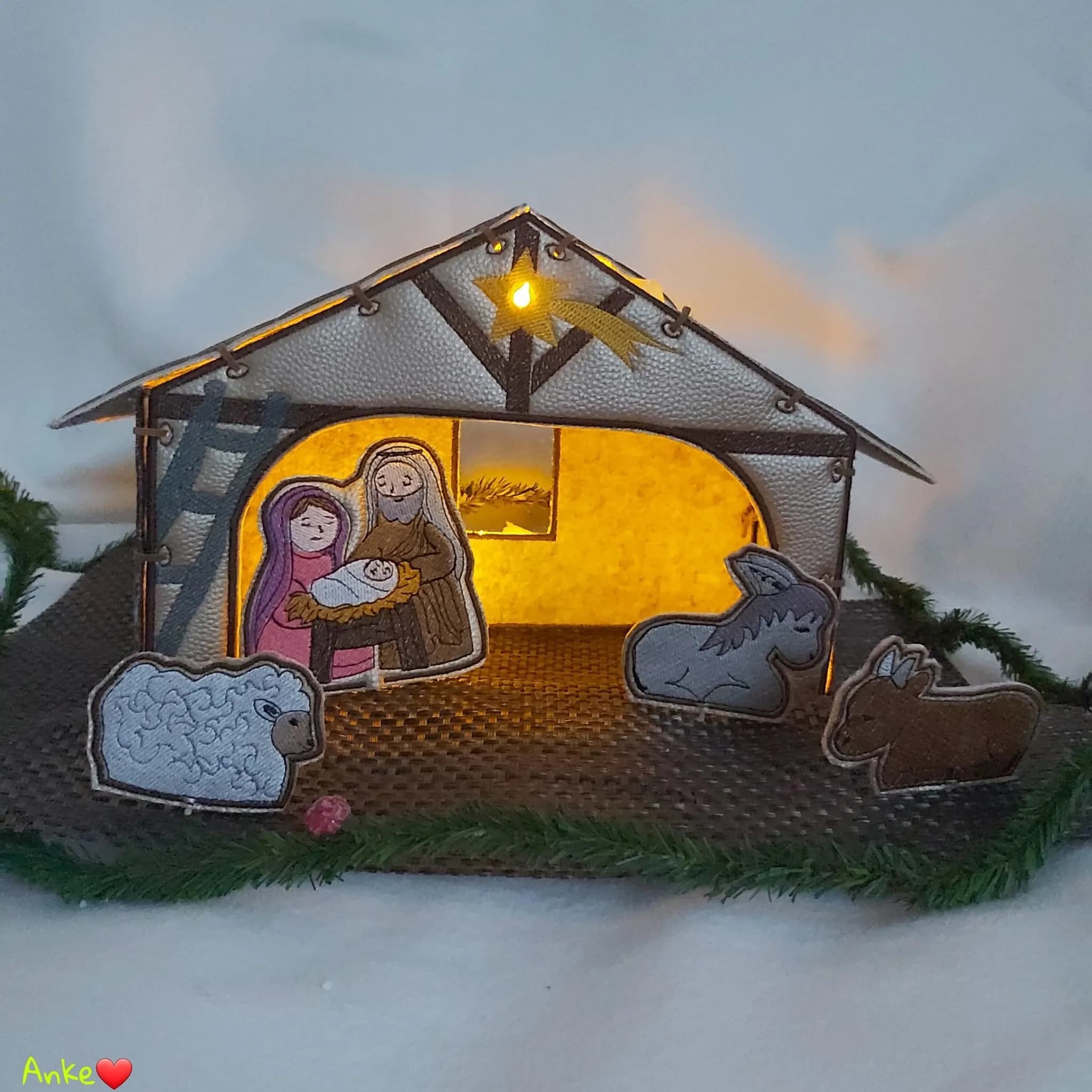 ITH Stickdatei Weihnachtskrippe mit allen Figuren