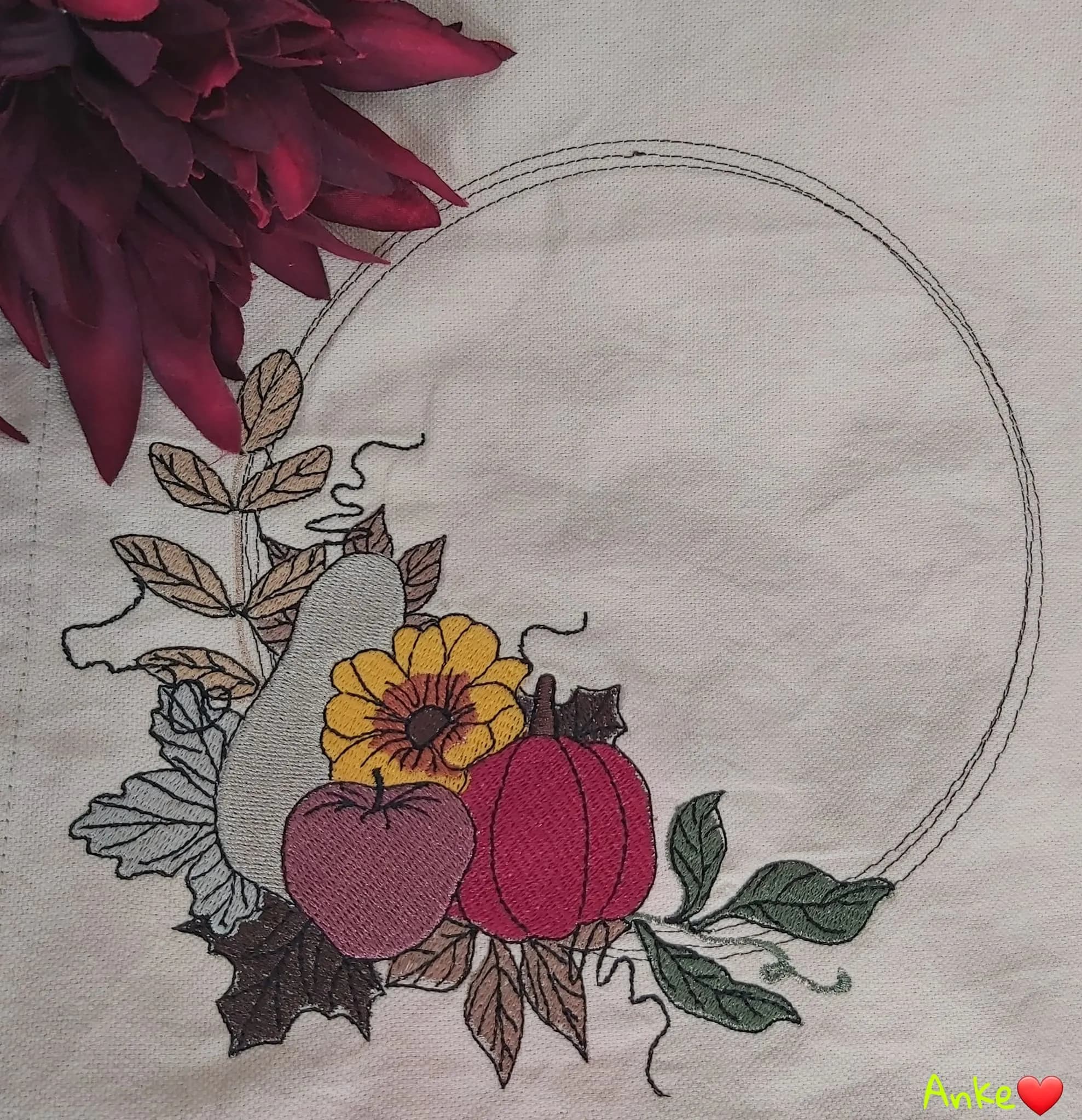 Stickdatei Herbstrahmen