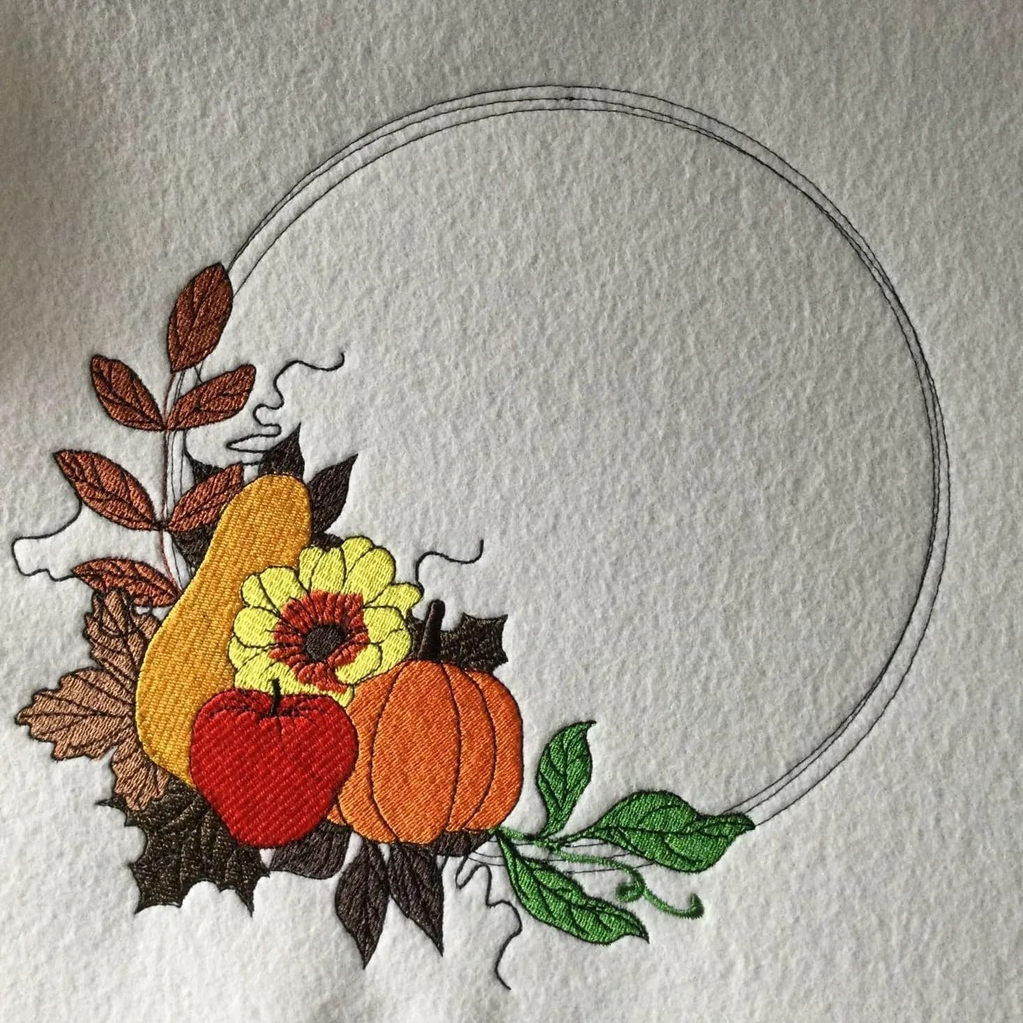 Stickdatei Herbstrahmen