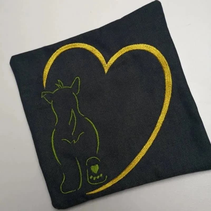 Stickdatei Spitzohr-Hund mit Herz