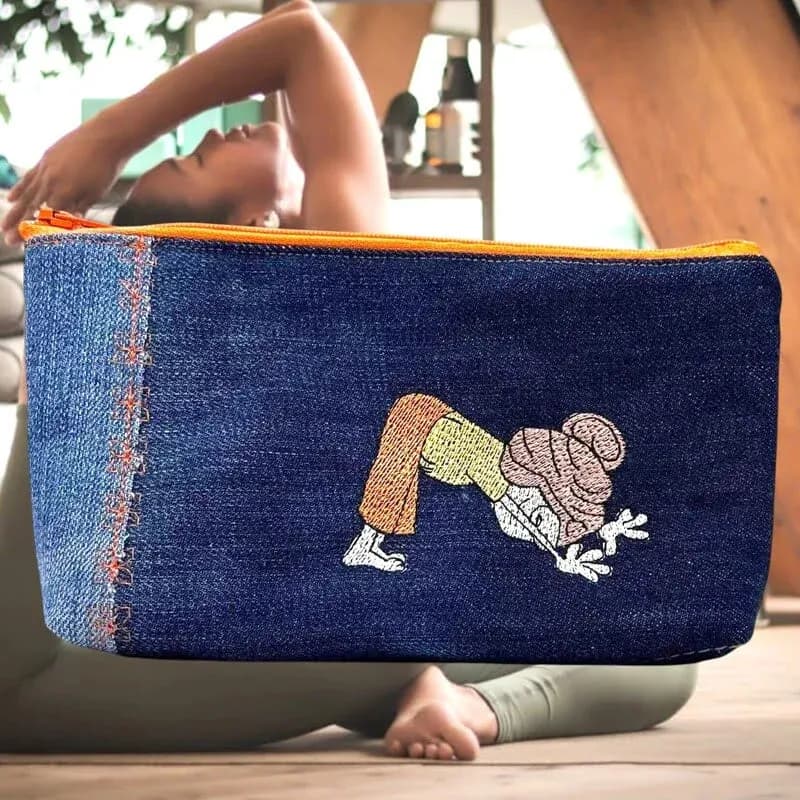 Wichtel Yoga Stickdatei frech – ITH Anhänger