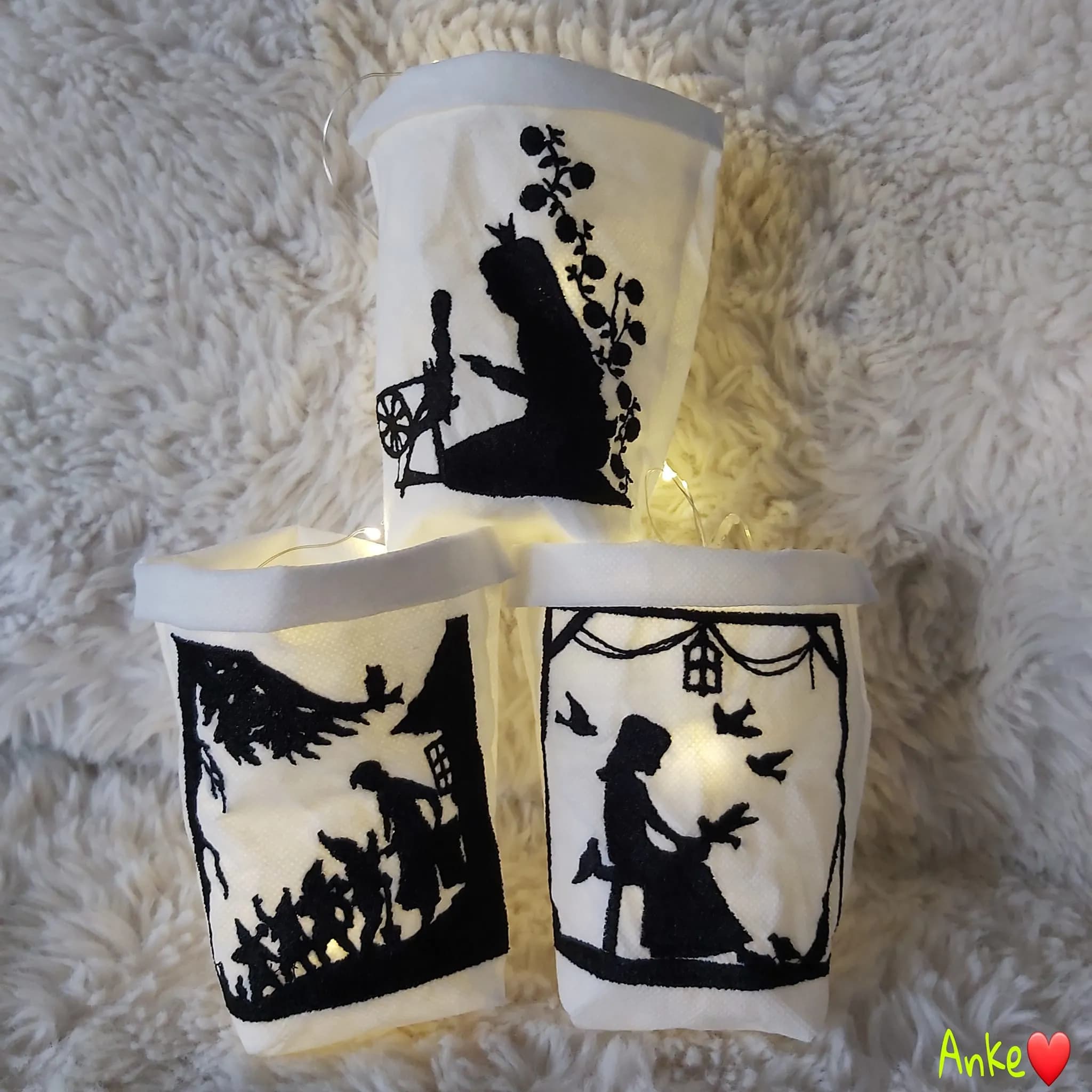Stickdatei 11 Märchen im Scherenschnitt-Stil