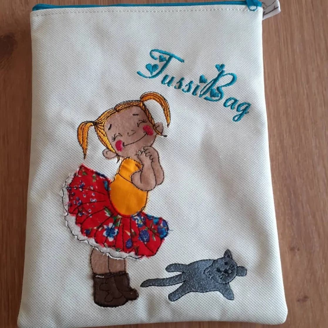 Stickdatei Mädchen Mimi Doodle Applikation