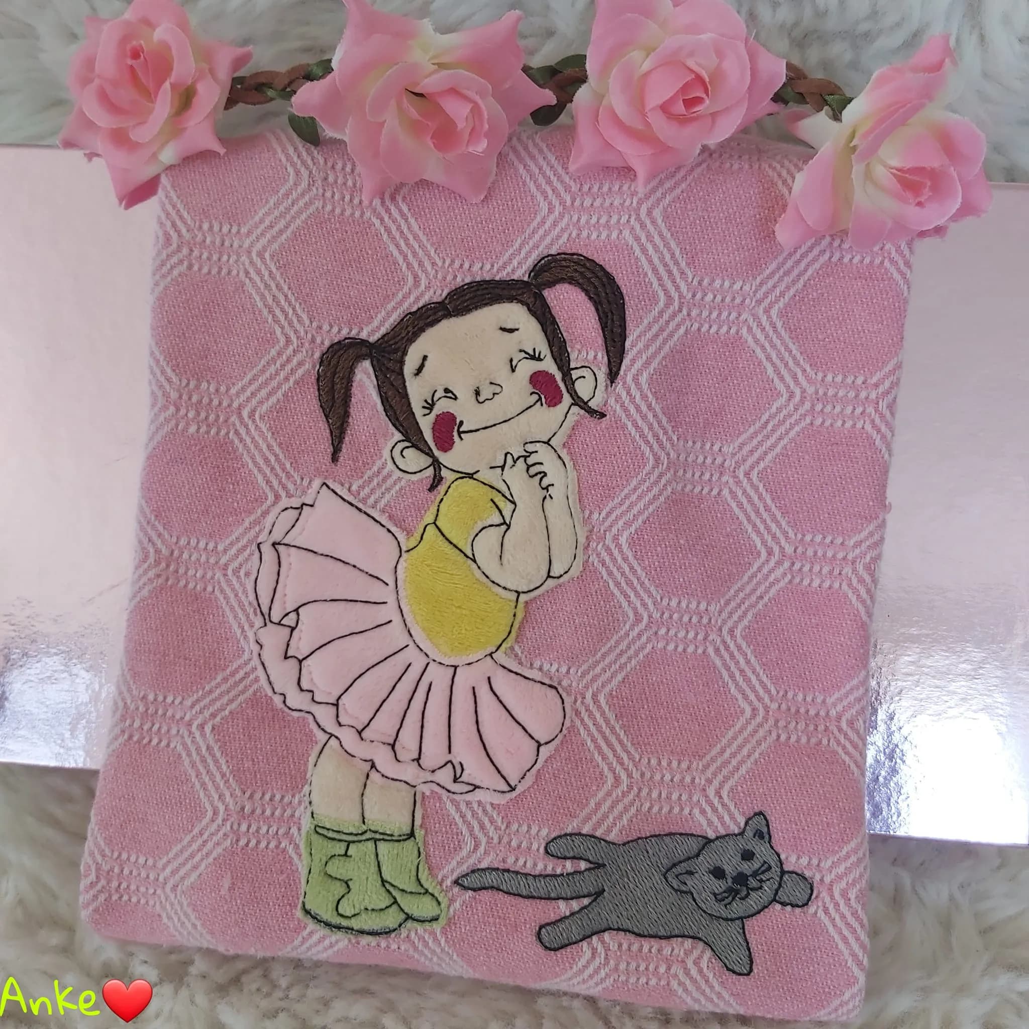 Stickdatei Mädchen Mimi Doodle Applikation