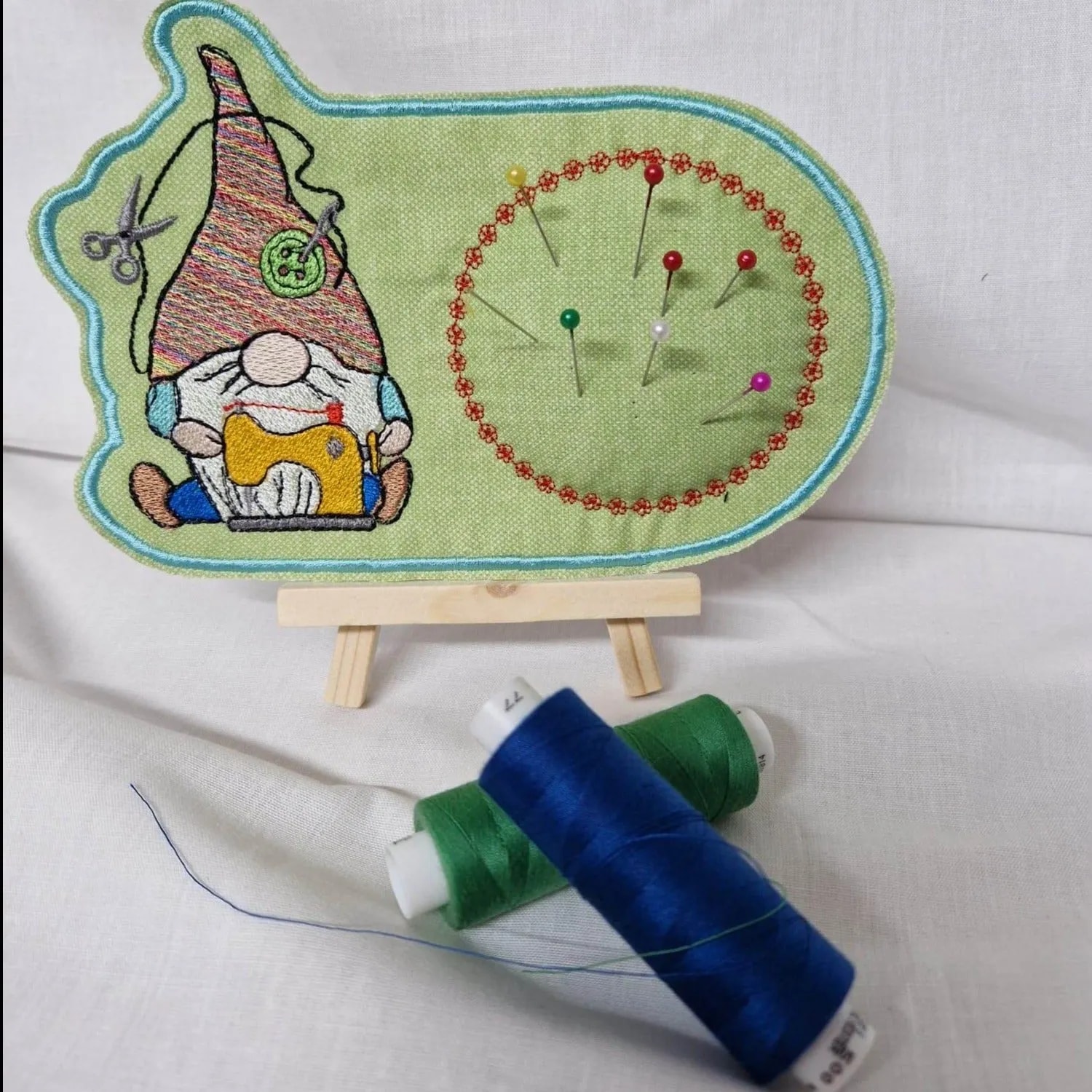 ITH Stickdatei Nadelkissen Nähwichtel