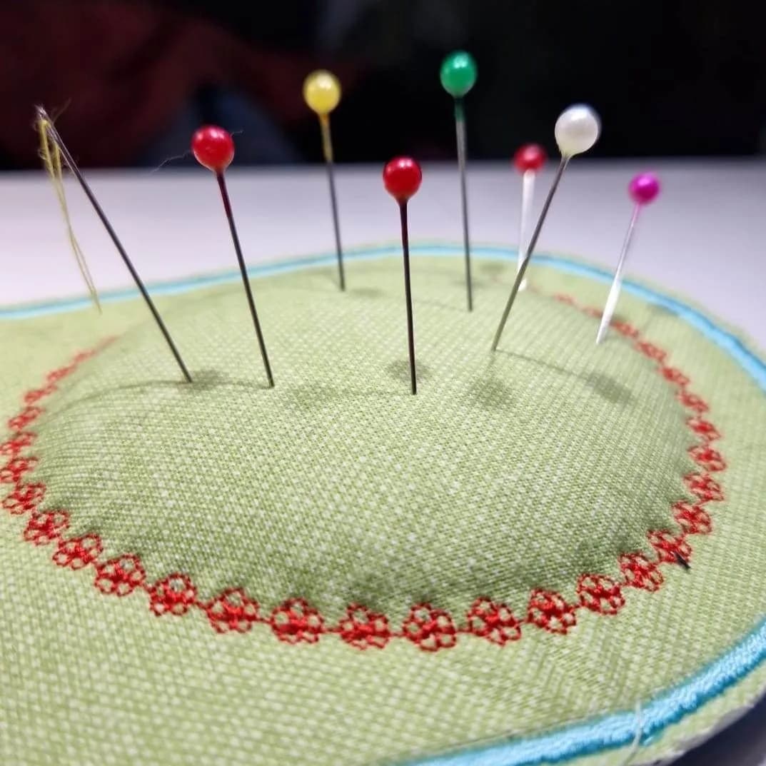 ITH Stickdatei Nadelkissen Nähwichtel