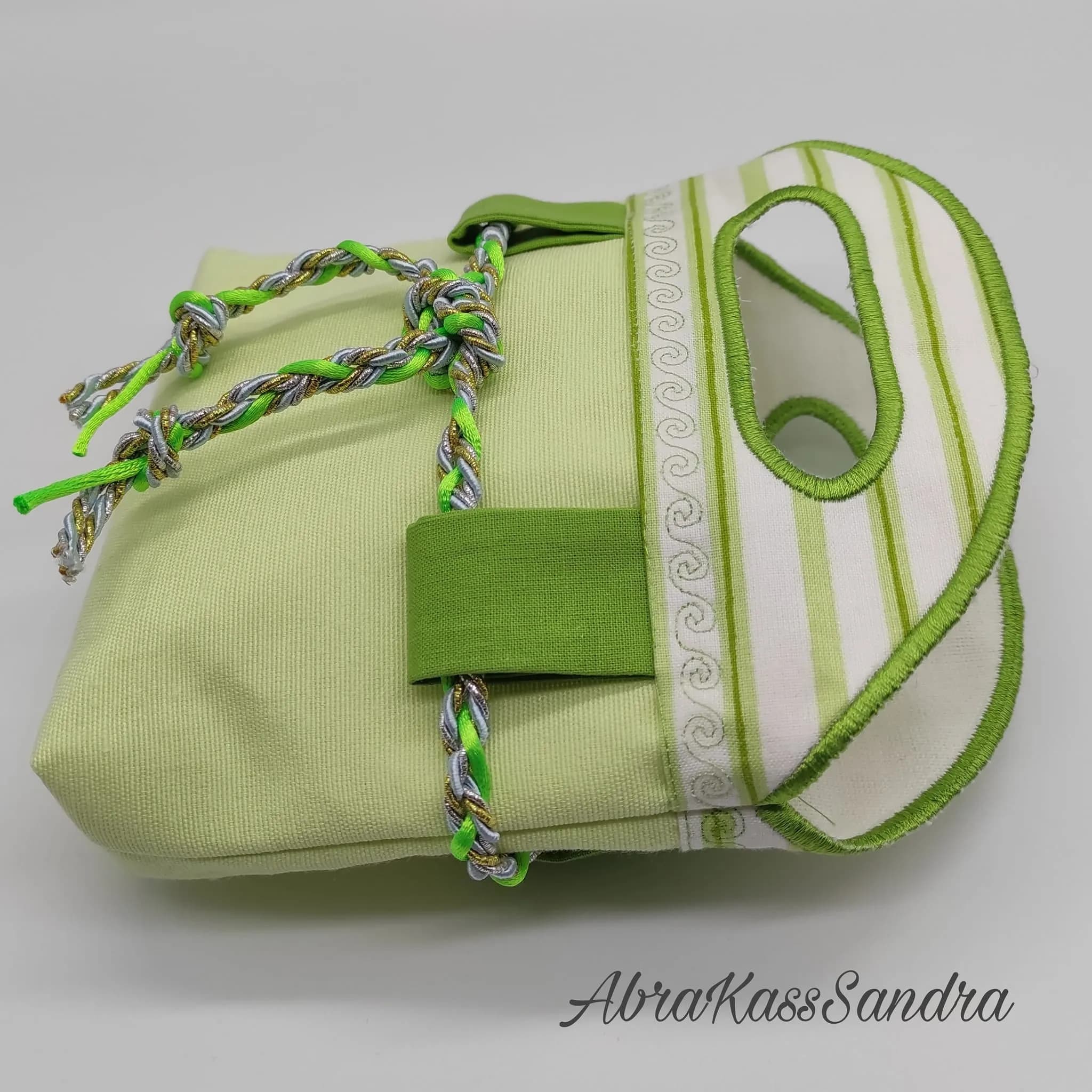 Stickdatei Tasche ITH mit Unterteilung und Laschen Blanko