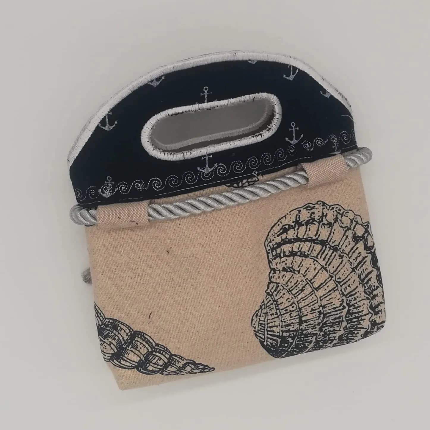 Stickdatei Tasche ITH mit Unterteilung und Laschen Blanko