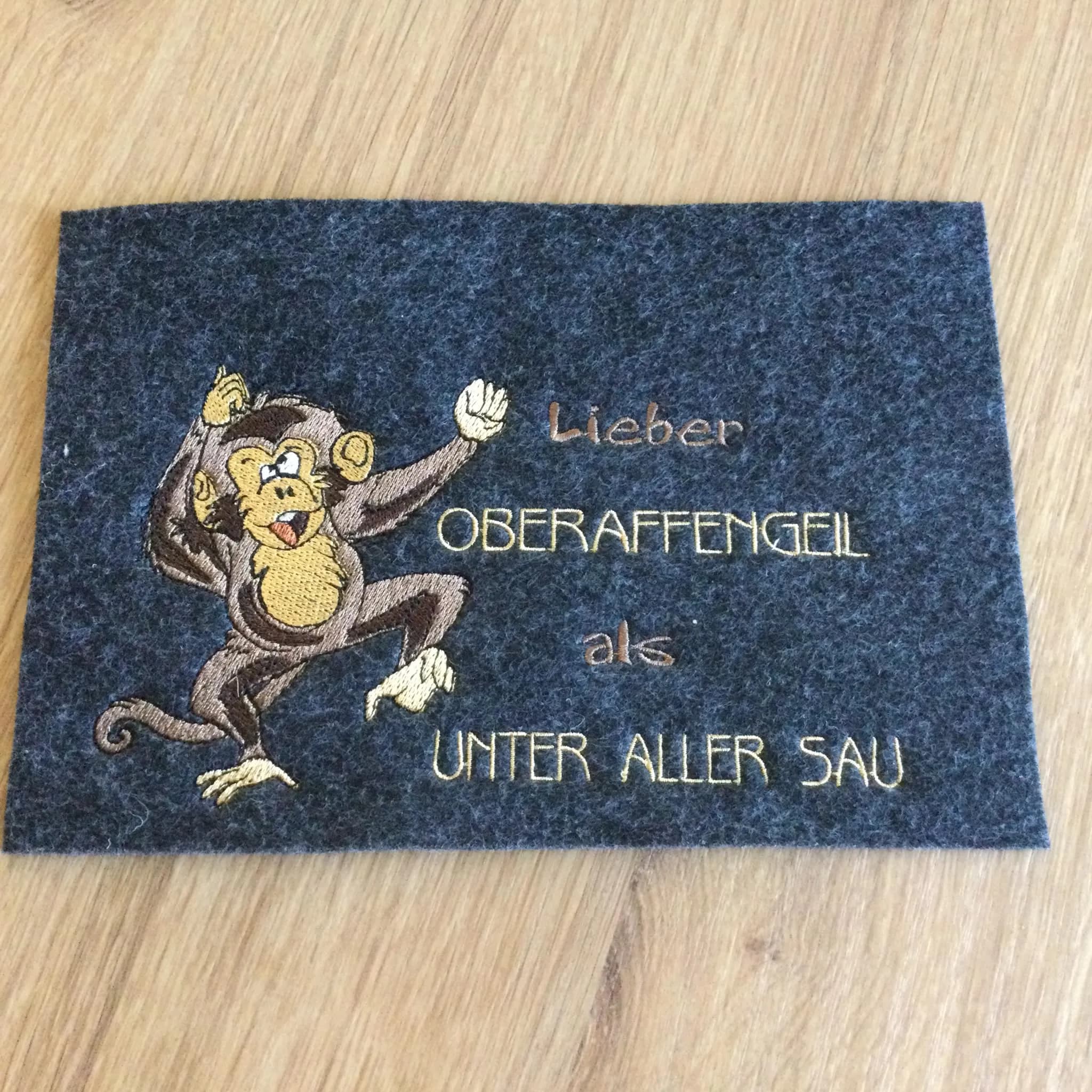 Stickdatei Affe mit Spruch