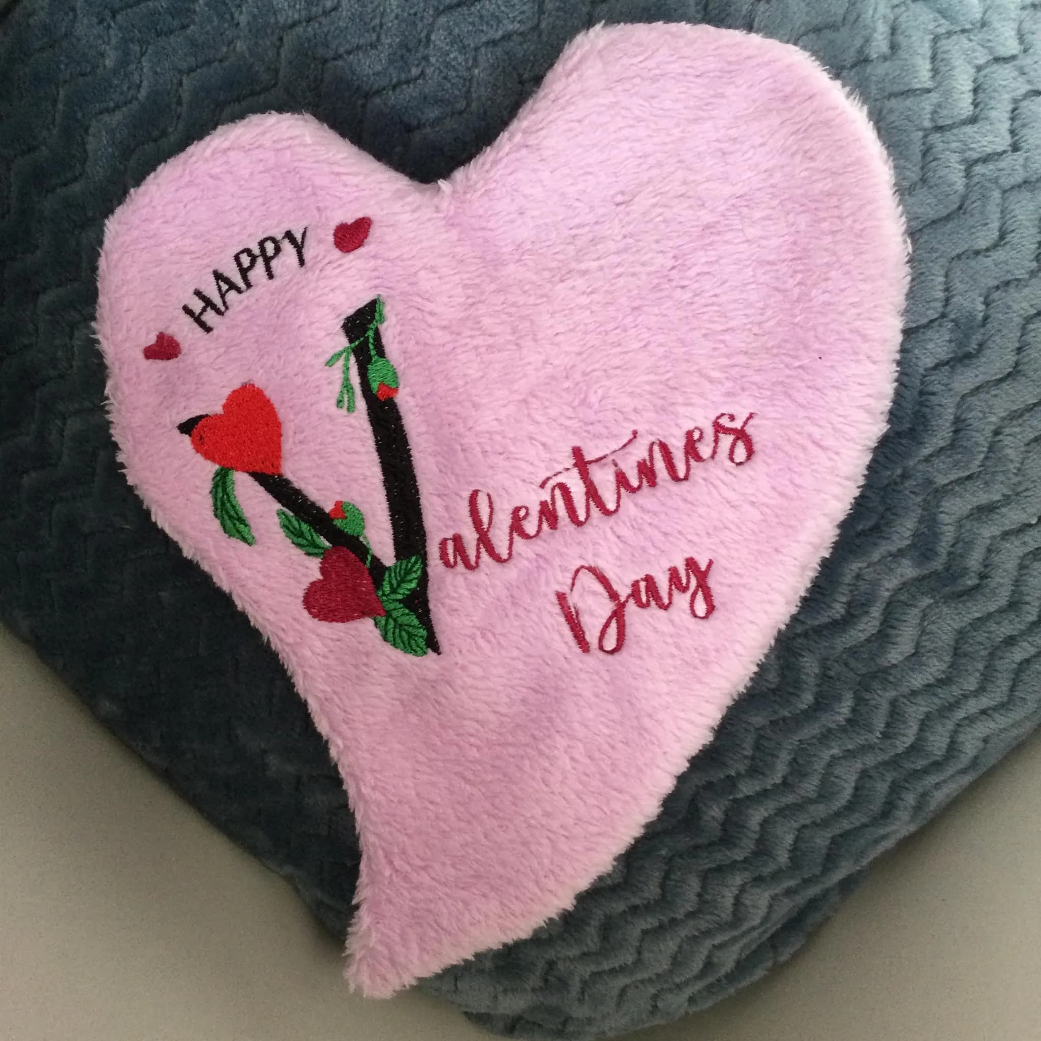 Stickdatei Buchstaben Monogramm mit Herzen