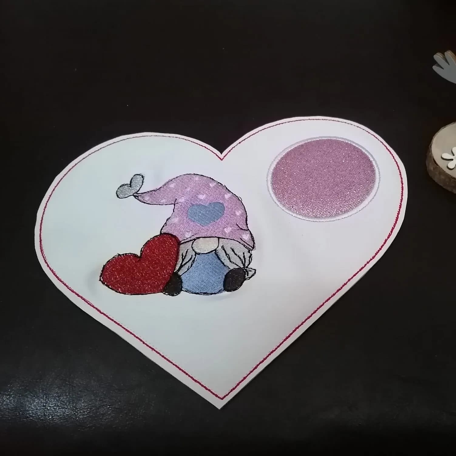 Stickdatei Wichtel Herzenswichtel