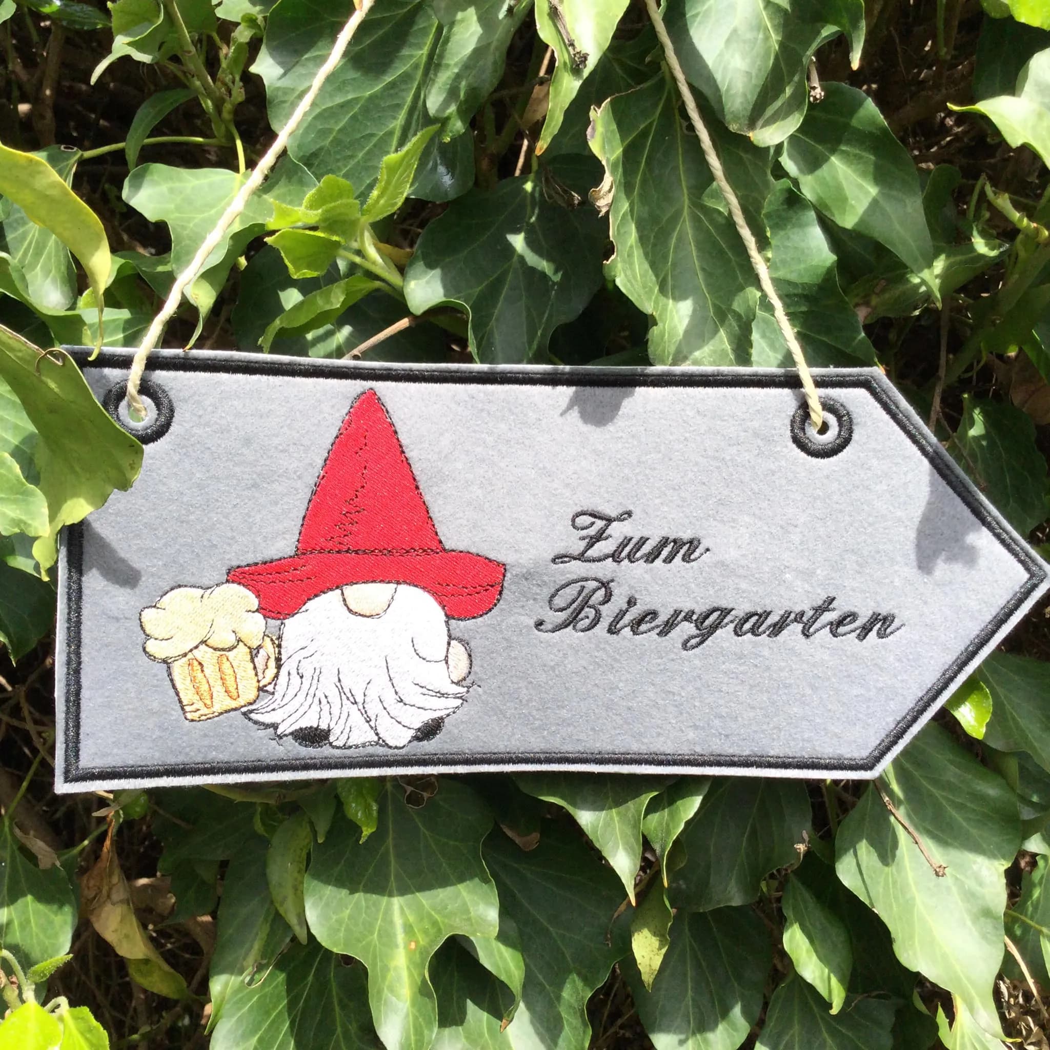 ITH Stickdatei Stabfigur, Anhänger und Vollstick Bierwichtel