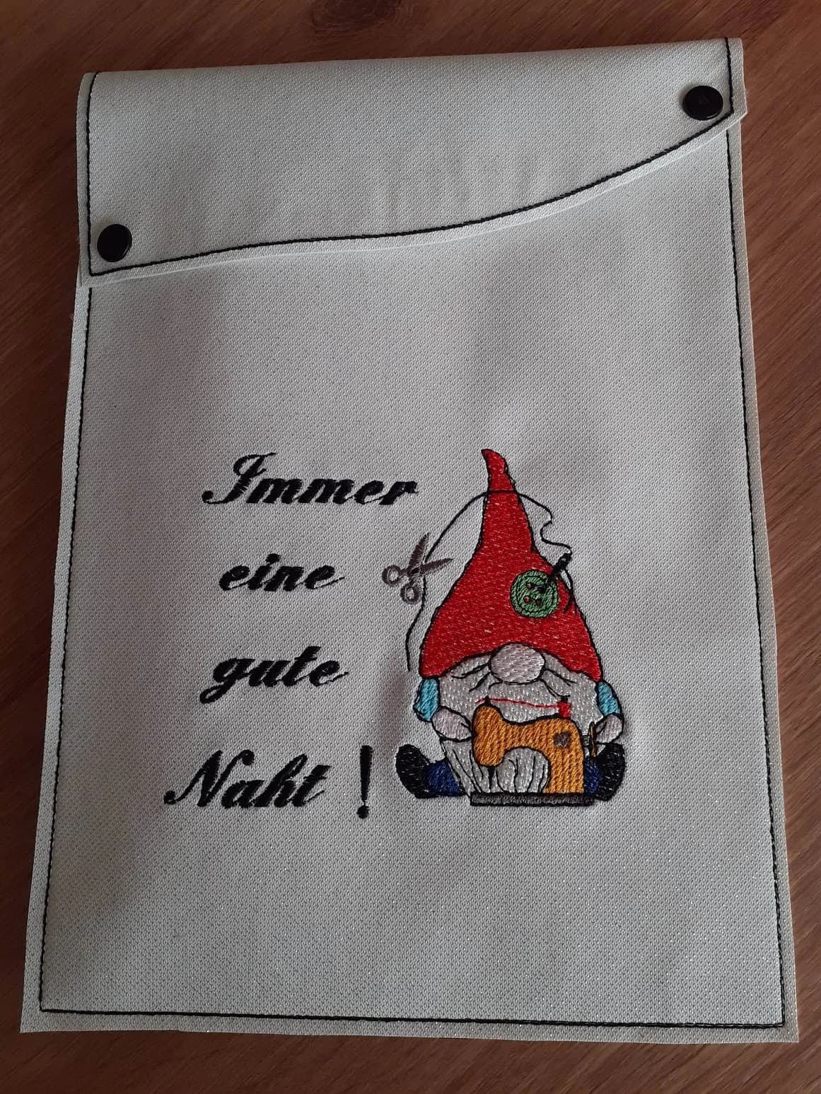 ITH Stickdatei Stabfigur, Anhänger und Vollstick Nähwichtel