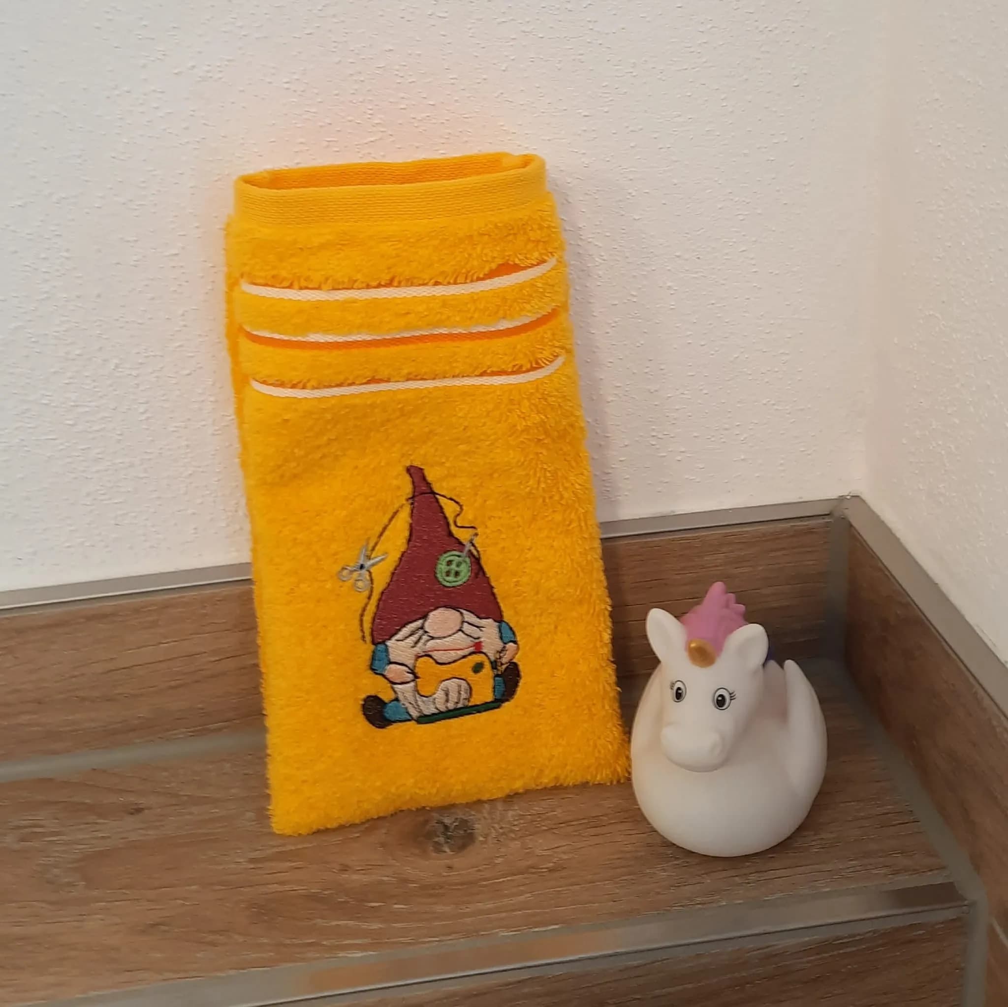 ITH Stickdatei Stabfigur, Anhänger und Vollstick Nähwichtel