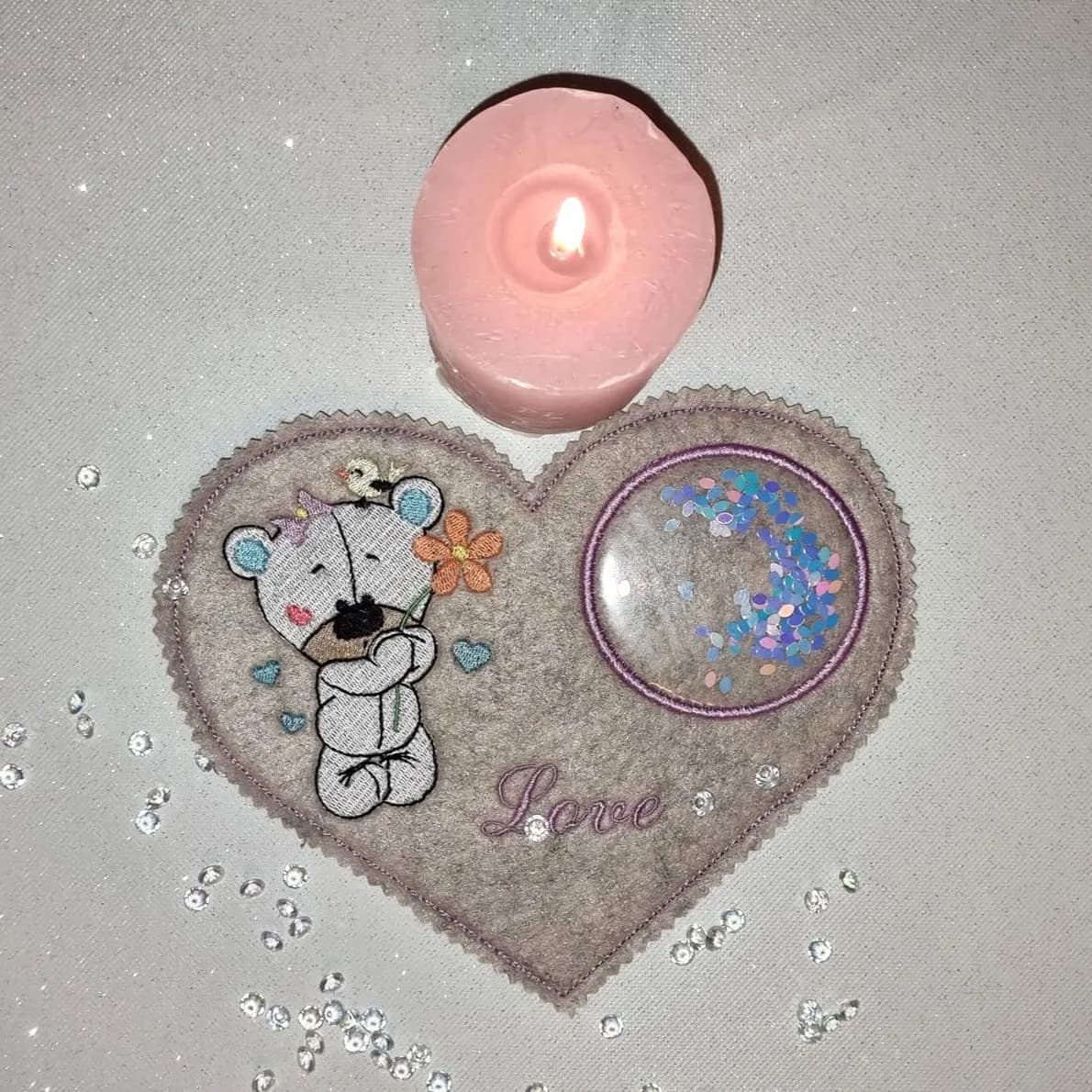 ITH Stickdatei Tassenlounge Herzform Blanko