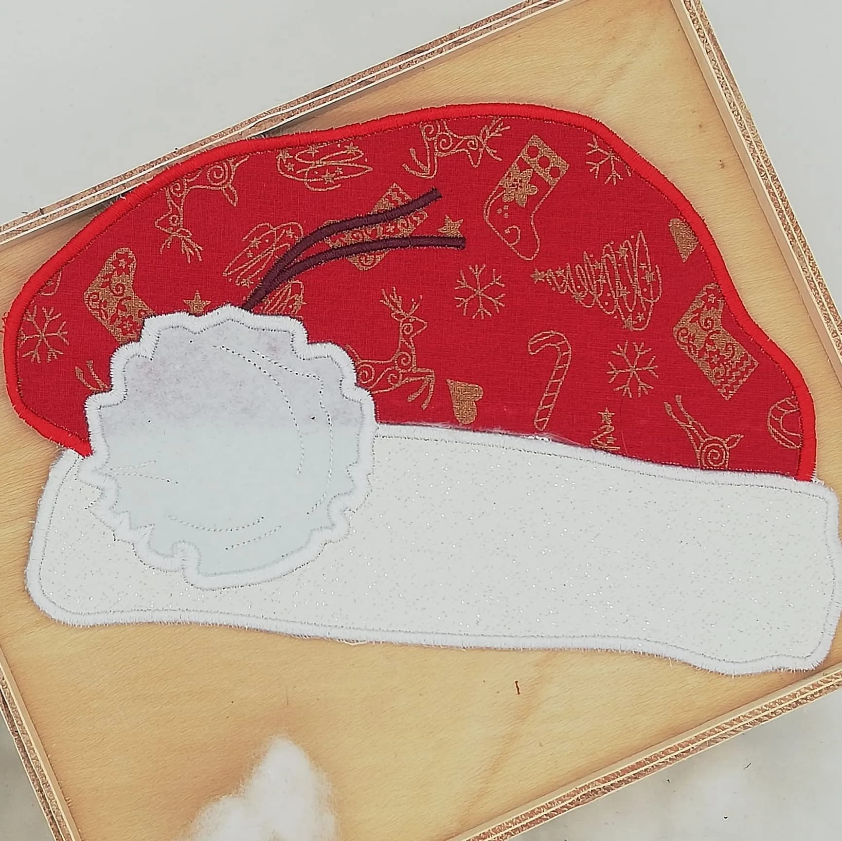 ITH Stickdatei Tassenlounge Nikolausmütze