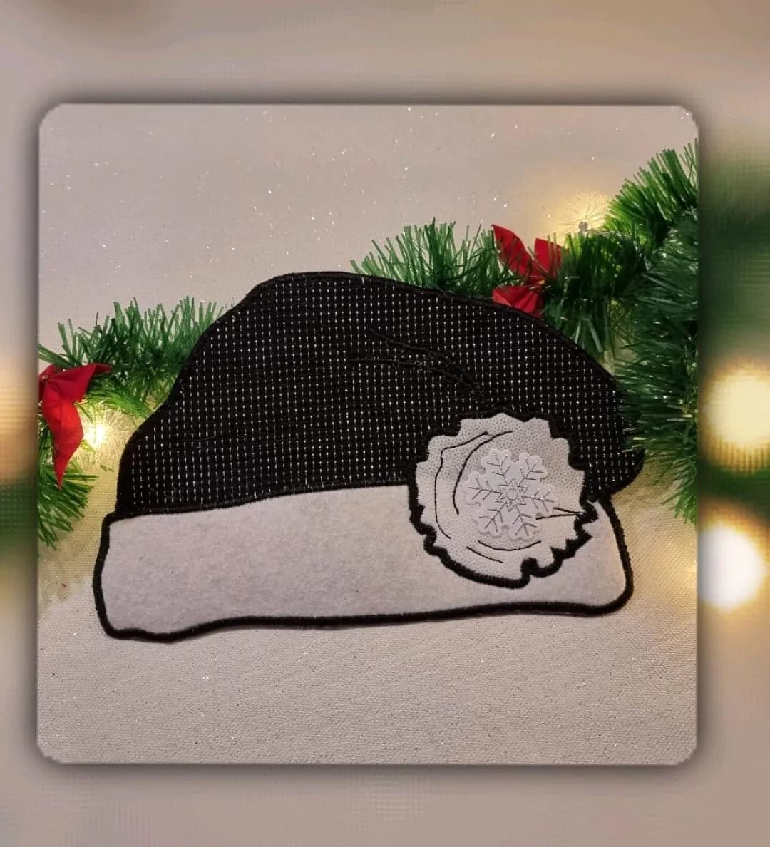 ITH Stickdatei Tassenlounge Nikolausmütze